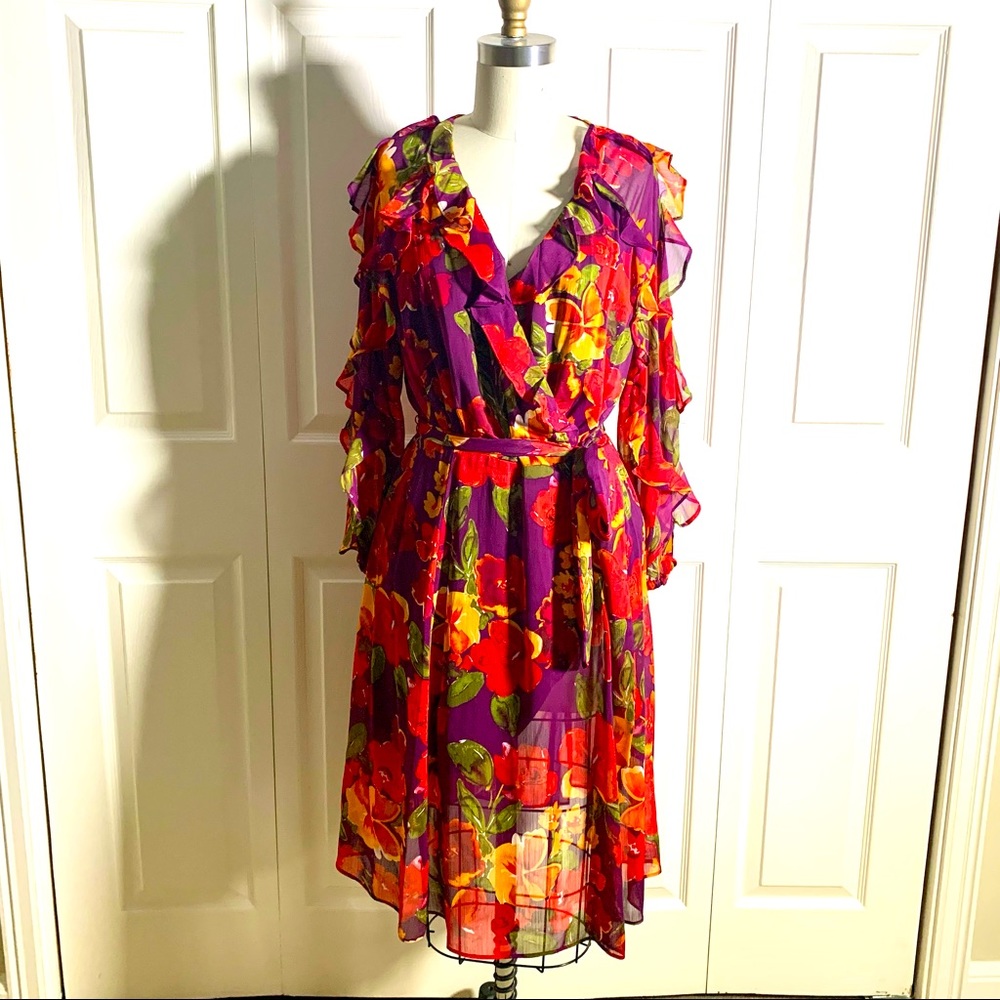 Beautiful Calvin Klein dress with ruffle details, size 8
